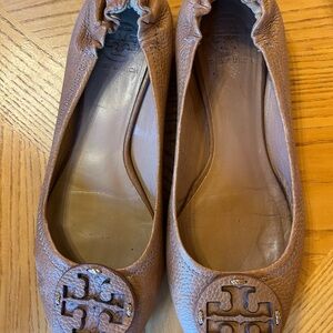 Tory Burch Tan Leather Flats with Logo Detail
